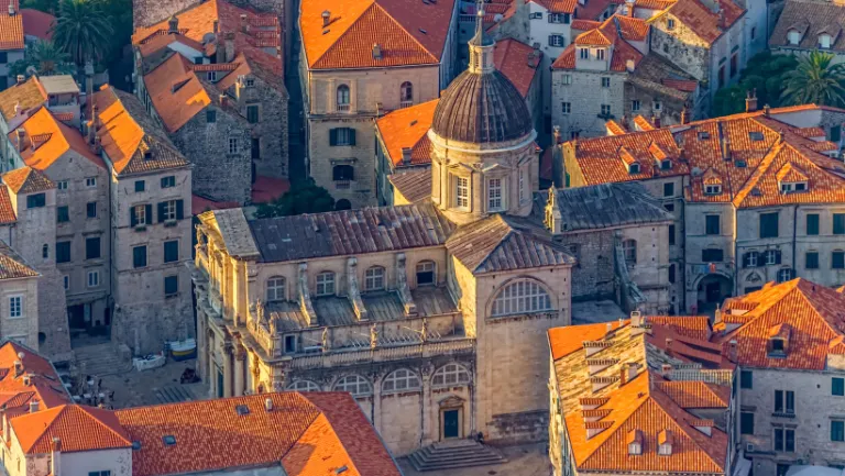TOUR OLD TOWN
